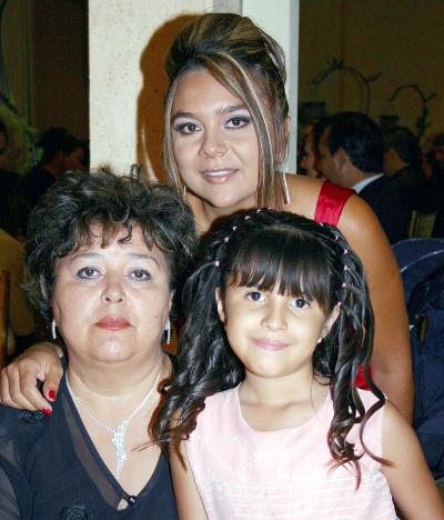 María Eugenia Vázquez Elizondo, Rebeca García Vázquez y Karina Marlene de la Torre.