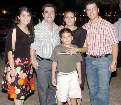 Rodolfo Serrano, Jaqueline Marín de Serrano, Rodolfo Serrano, Ana Karla Serrano y Gilberto  Alan Jiménez.