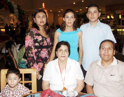 Socorro Morales, Gabriela Miranda, Arturo Miranda, Socorro Miranda y Víctor Morales.