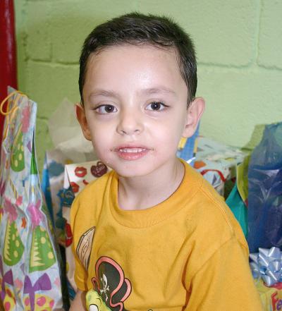 19 de septiembre 2005
Jesús Javier Osuna Domínguez en su fiesta de cumpleaños.