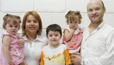 20 de septiembre 2005
Pedro Emilio Vélez Lozano cumplió cinco años de vida, y lo festejó en familia y con una fiesta.