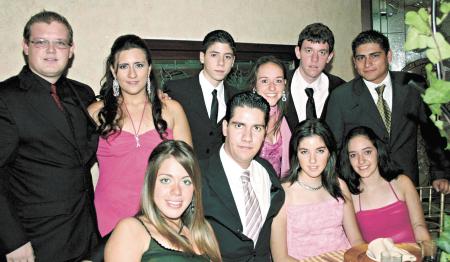 Javier Cofiño, Brenda Díaz, Paco Reyes, Luly Cepeda, Pepe Romo, César Cepeda, Paty Jiménez y Gustavo Jiménez, Maritrini Romo y Lorena Cepeda.