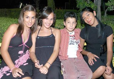 Alejandra Gamboa, Karla Muñoz, David Flores y Lily Arias.