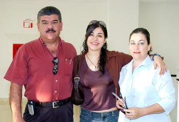 22 de septiembre 2005
Gabriela Ramírez, viajó a México, D.F. , y fue despedida por Cecilia Romo Y José Luis Ramírez.