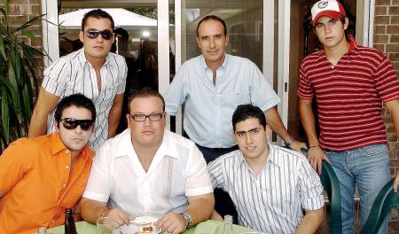 Maurice Collier, Rodrigo Villarreal, Roberto Tueme Jr., Paco Delgado, Roberto Tueme y Beto Díaz de León.