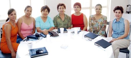 Azucena Rodríguez, Rocío de Rivera, Juanina de Gurrola, Soco de López, Tere de Hernández, Rocío de García y Paty Rivera.