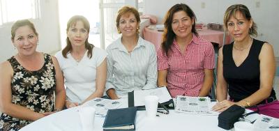 Juanita de Ortiz, Lourdes de Cepeda, carmen Lavín de Fernández, Paty de Aguilera y Rosy Torres.