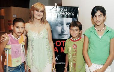 Daniela González, Queta Izaguirre, Emiliano y Paola González.