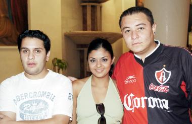 Dayan Alejandro Molina, Fanny Tapia y Emmanuel Chávez.