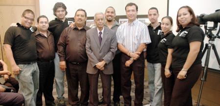 El grupo de Talleres Fotográficos Maqueda, junto al maestro Juan Nava Stenner.