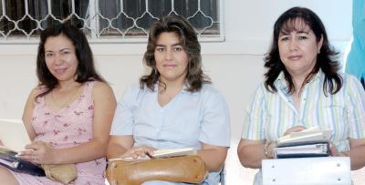 Irene de Bazán, Ana Laura Acuña de Olivera y Elva de Chávez.