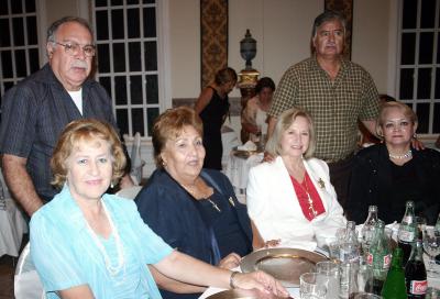 Tere Peña, Vicky Hamdam, Cualita Peña, José Peña y Francisco Ornelas