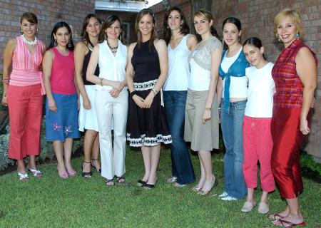 Susy acompañada por Elisa de Milán, Lorena de Braña, Lily de González, Luly de Castillón, Valeria Muñoz, Natalia Muñoz, Anacris Jiménez, Isabel Muñoz y Angie González.