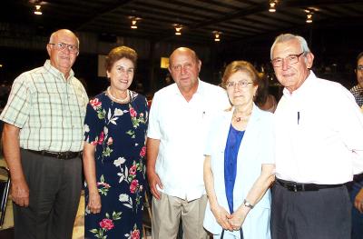 Juan Adolfo Von Bertrab Peters, Raquel Saracho de Von Bertrab, el rector de la Pereyra, Alejandro Treviño S.J., Marly Russek de Sánchez y Carlos Sánchez.