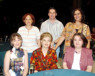 26 de septiembre 2005
Primera generación de mujeres acompañadas de La Ruca de la Parra y Armando Gurrola.