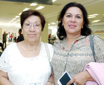 Georgina de  Barbosa e Irma de Hernández, viajaron a Los Ángeles.