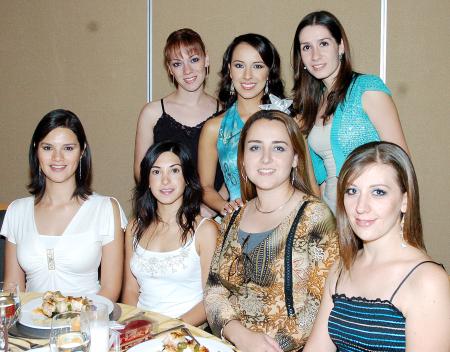 28 de septiembre 2005
Carolina de la Garza Betancourt acompañada de Odila Vargas, Diana Carrete, Mayra Rentería, Ana Paola Garza, Jéssica Ortiz y Yolanda Fernández.