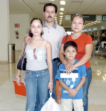 29 de septiembre 2005
Mayra, José Miguel, Manuela y Miguel viajaron a León, Gto.