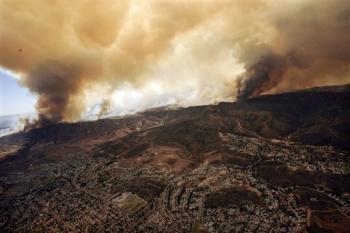 'Por favor cooperen', insistió la supervisora del condado de Ventura, Linda Parks, en una rueda de prensa concedida para actualizar la información sobre la situación del incendio.

Parks pidió a los residentes que preparen sus coches con todos sus objetos de valor y que tengan localizados a sus respectivos miembros de la familia y a sus animales.