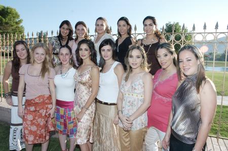 Laura Pérez Sánchez con sus amigas, Bárbara, Mariana, Brenda, Sofía, Alejandra, Paola, Mónica, Bárbara Berlanga, Mónica, Ale, Belinda y Adriana.