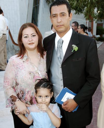 Edy Fernández, Julia Medrano y Sergio Medrano.