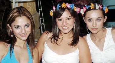 Daniella López, Kitty Carmona y Ana de Aguinaga.