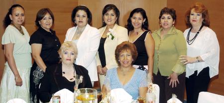 Lety, Lorena, Verónica, Jezu, Estela y Lilia, acompañaron a Claudia Marsela en su despedida de soltera.