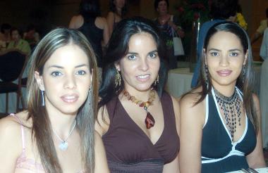 Ana Lorena García, Brenda y Esther Garza.