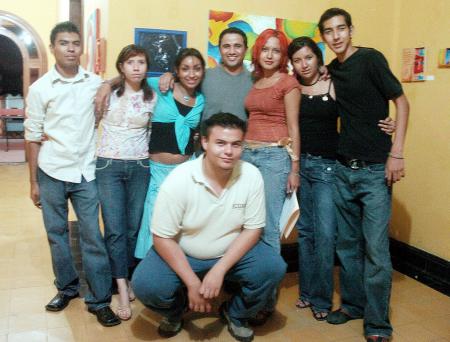 Tere Moreno, Roberto Rangel, Omar Cháirez, Luis Acosta, Arturo Gamboa, Aurora Martínez, Priscila Villegas y Estela.