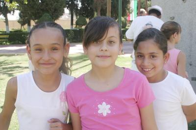 Ruth Sifuentes, Victoria Mendoza y Daniela Gutiérrez.