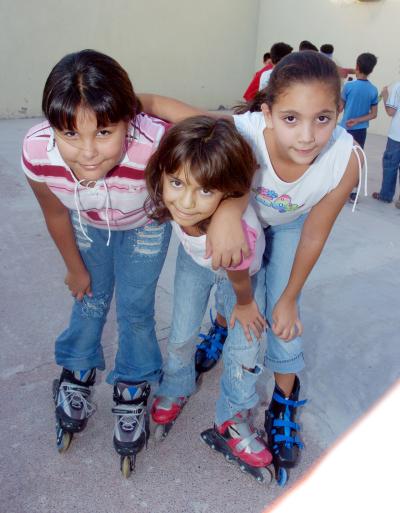 Valeria Aguilar, Ana Cris Salcedo y Vanessa Kawas.