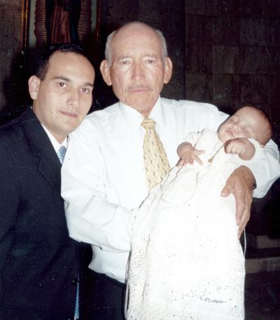 Leonel Rodríguez Rodríguez, Leonel Rodríguez de Hoyos y el pequeño Leonel Rodríguez de los Santos, en reciente festejo.