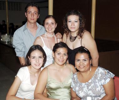 Úrsula Sánchez, Laura M. Berumen, Joselyn Valdés, Julio Quiñones, Mariana Pereda y Lizzett Barrón, generación 1987-2001.