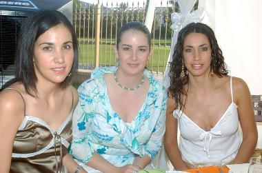 Cristina de Ortega, Ana de Yacamán y Jéssica Yacamán.