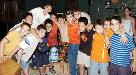 Con una entretenida fiesta, Jesús Barrera Paredes celebró sus 11 años de vida acompañada por numerosos amigos.