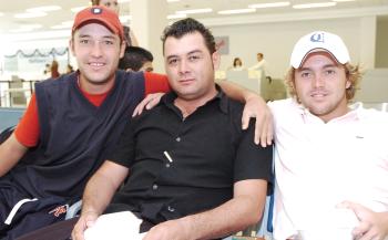 Christopher Izalloi, Adolfo Espino y Ramón Barrull, viajarón a México DF.