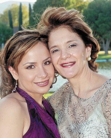 13 de octubre de 2005
Gaby junto a su mamá, Gabriela Sánchez de Guajardo.