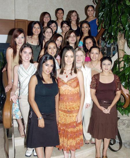 12 de octubre 2005
Mariel Velasco Segura junto a sus amigas en la despedida que le organizaron con motivo de su proximo enlace nupcial con Ariel Castro Olvera.