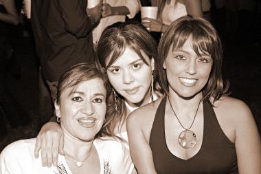 15 de octubre de 2005
Martha Eugenia, Silvia  Dávila y Kuky Gutiérrez en pasado festejo.