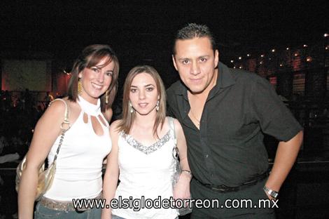 Ana Cristina de la Peña, Susana Garza y Oscar Rodríguez