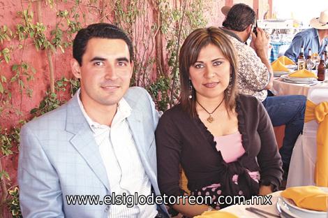 Ángel Fernández y Blanca C. Mora de Fernández