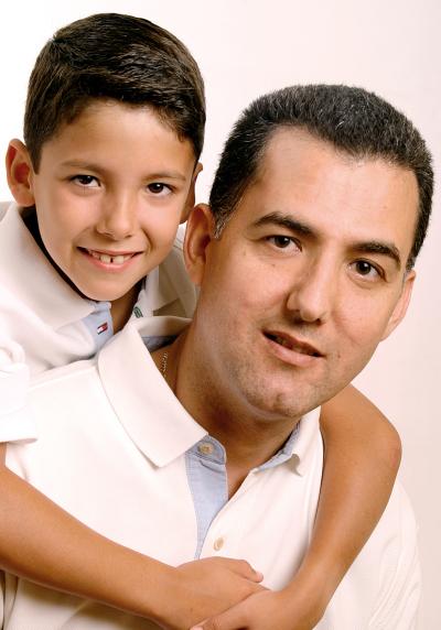 Alejandro González Nogueira, con su hijo Alejandro José  González Rebollo.