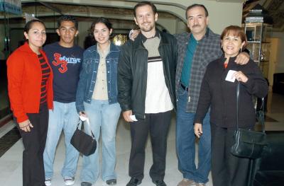 Fernando Soto, Bety de Soto, Fernando de Soto, Diana González, Juan e Iris Alvarado.