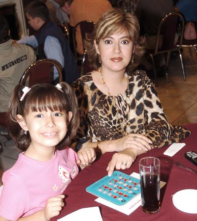 Lucy de Carrillo y su hija Maribel Carrillo Giraldez.