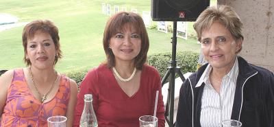 Martha de Bustos, Mary Woo de Martínez y Toyita de Villalobos.