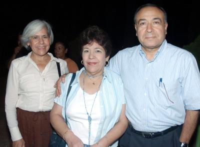 Raúl Lares, Ana de Lares y Chitis Romo.