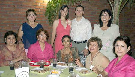 Ana Isabel Urbina Amador  y Juan José Ochoa Ramírez disfrutaron de una despedida de solteros.