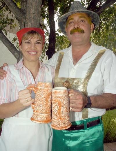 Mary Carmen Garza y Hernando Garrido.