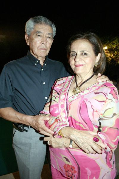 19 de octubre de 2005
Antonio Lee y Karime Chibli de Lee celebraron hace unos días su aniversario matrimonial, con una agradable velada