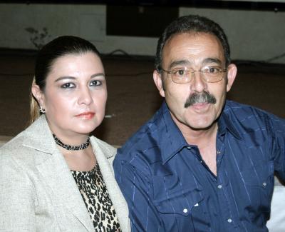 Liliana R. de García y Eduardo García Garza.